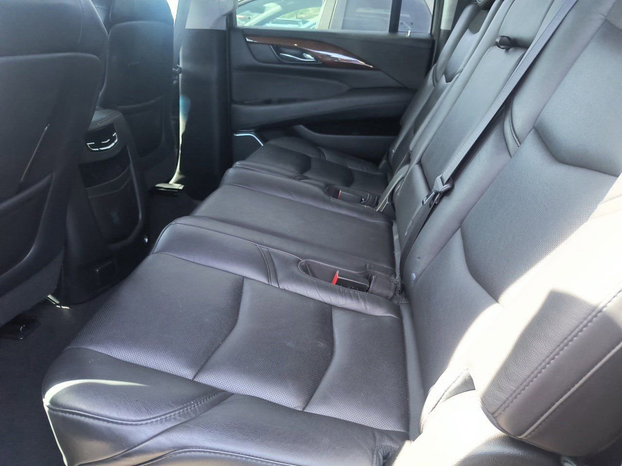 Used 2019 Cadillac Escalade ESV Luxury RWD image 4