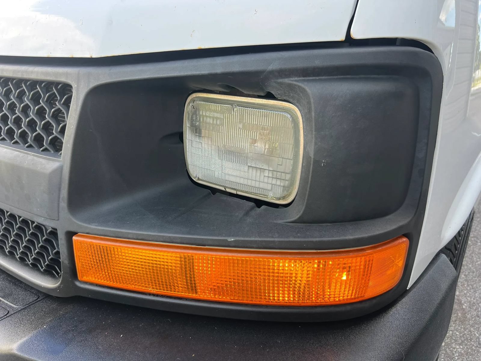 Used 2014 Chevrolet Express 2500 Extended RWD image 17