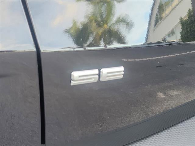 Used 2021 Ford Escape SE w/ SE Sport Appearance Package image 11