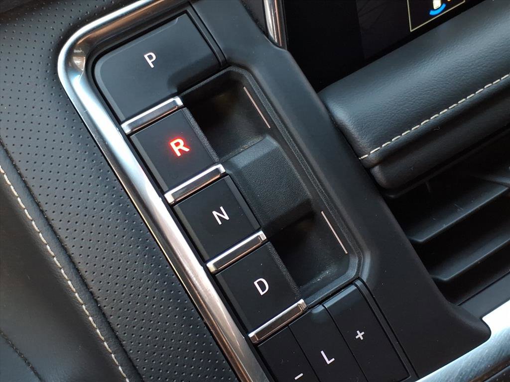 Used 2022 GMC Yukon XL SLT w/ SLT Premium Package image 24