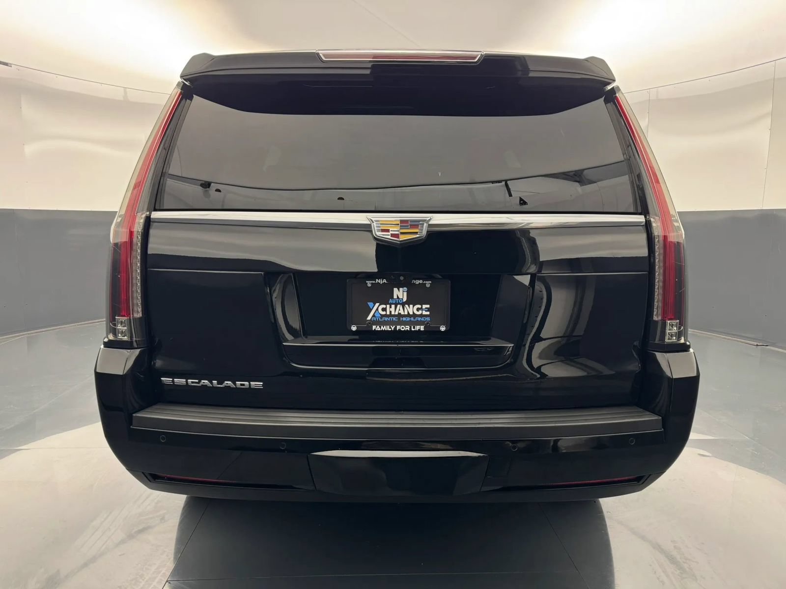 Used 2019 Cadillac Escalade Luxury AWD/4WD image 16