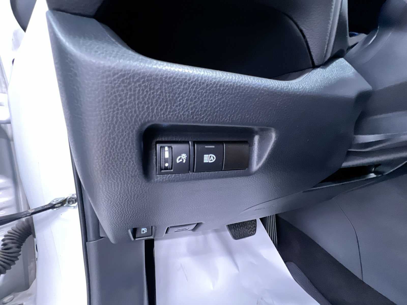 Used 2023 Toyota RAV4 LE AWD/4WD image 16