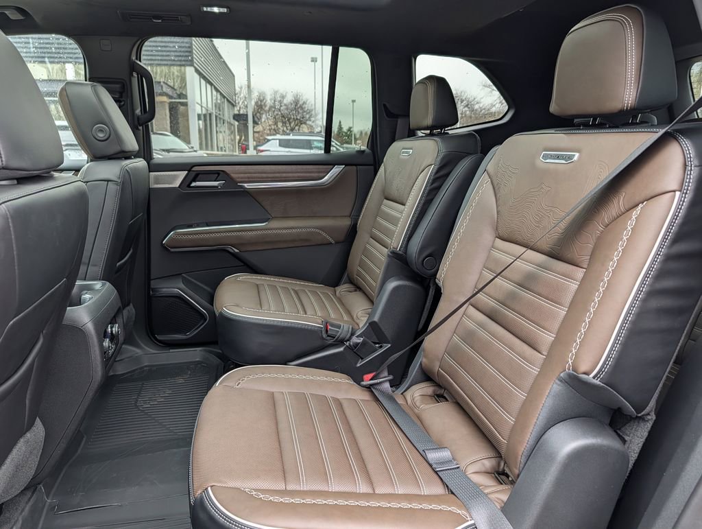 New 2026 GMC Acadia Denali Ultimate w/ LPO, Floor Liner Package AWD/4WD image 34