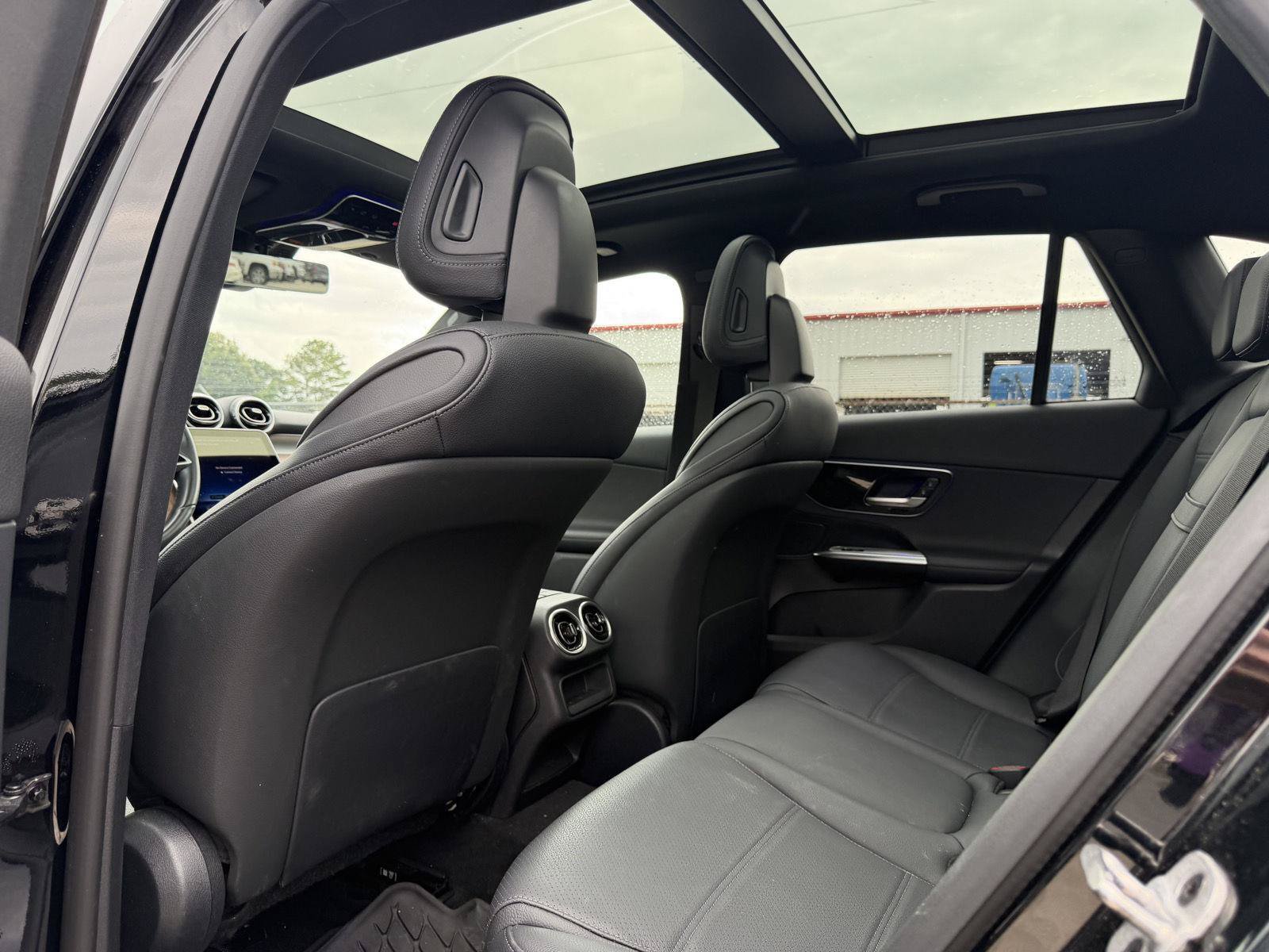 Used 2025 Mercedes-Benz GLC 300 4MATIC image 17