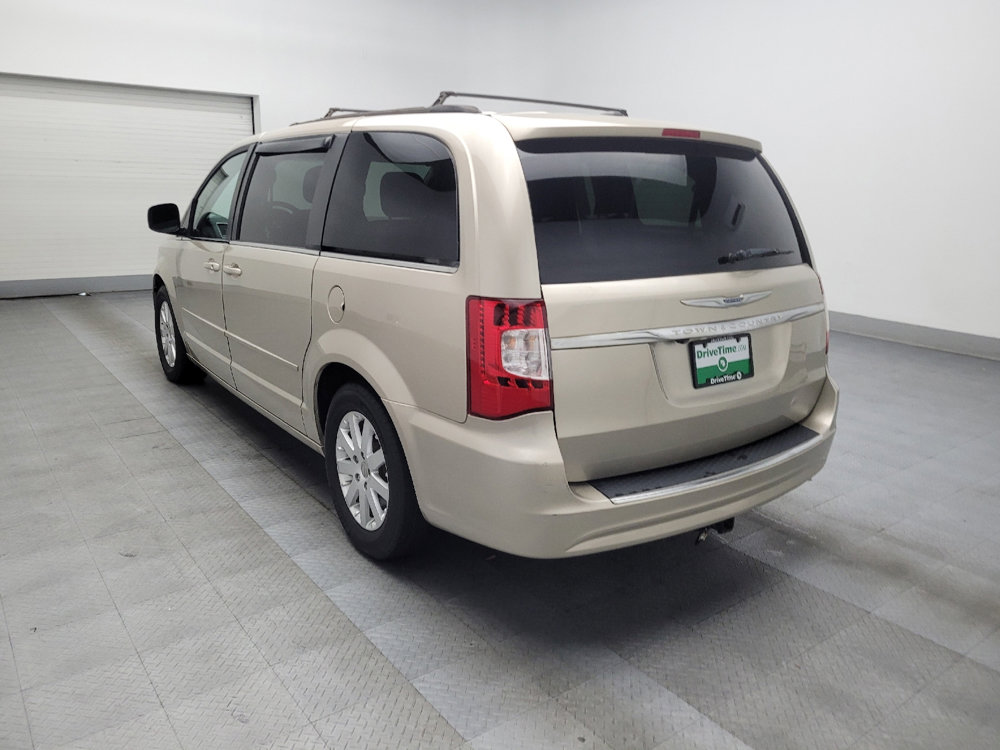 Used 2015 Chrysler Town & Country LX image 5