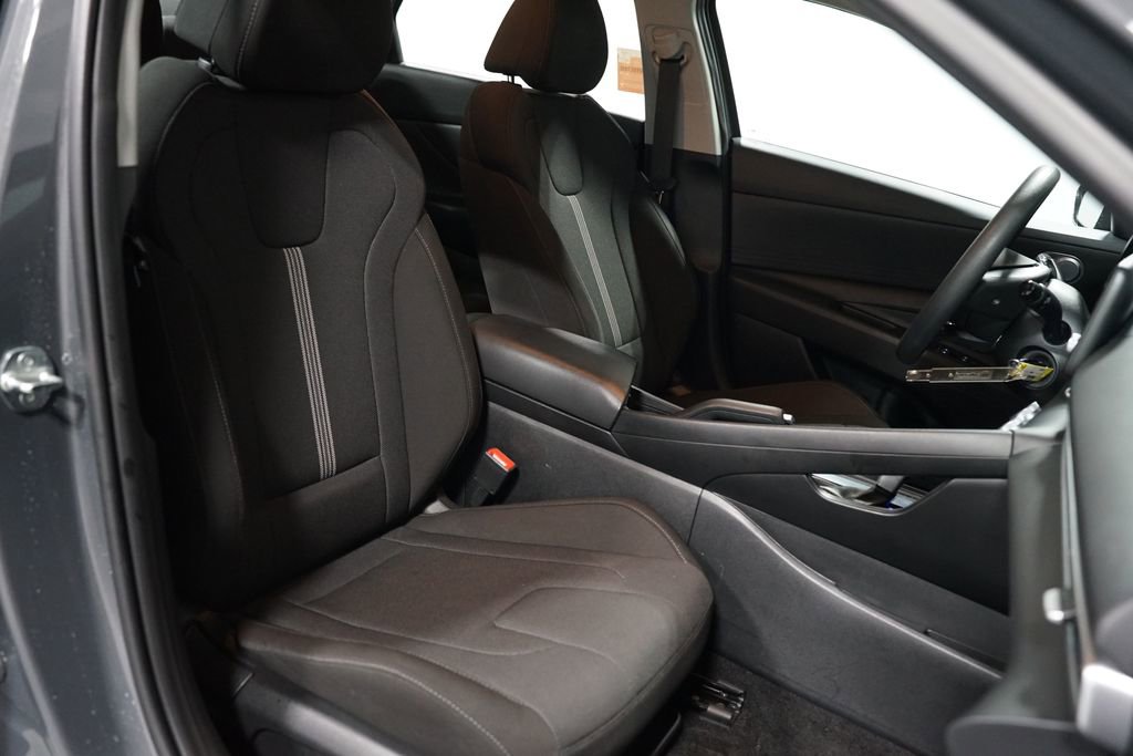 Used 2024 Hyundai Elantra SE image 24