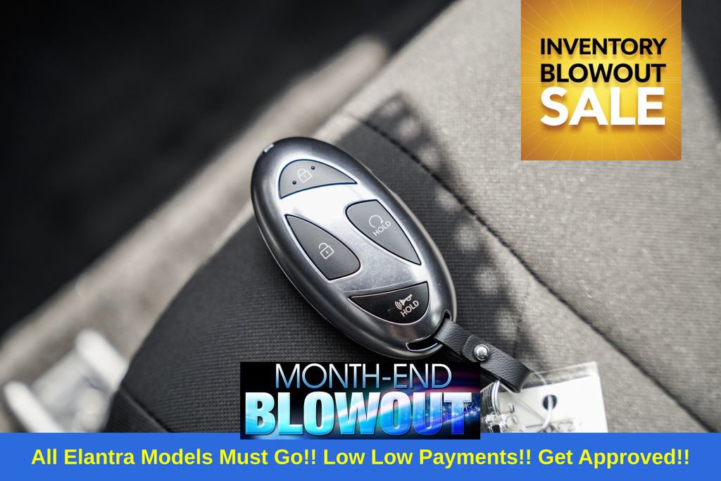 New 2025 Hyundai Elantra SEL image 41