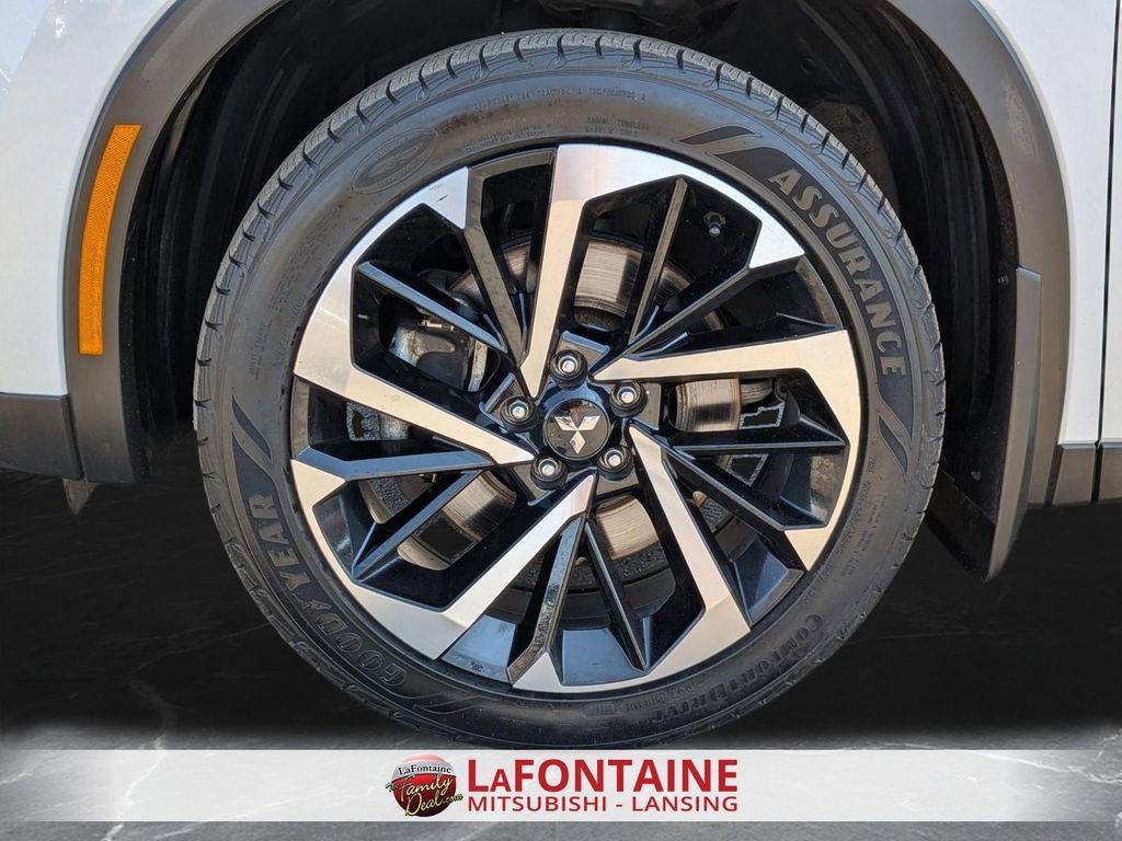 Used 2023 Mitsubishi Outlander SE Black Edition image 32