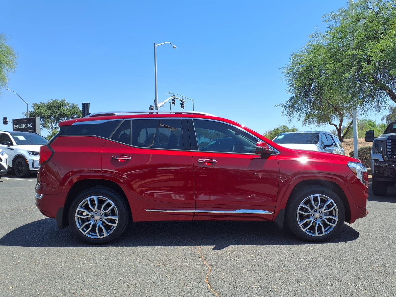 Used 2024 GMC Terrain Denali w/ Denali Premium Package AWD/4WD image 4