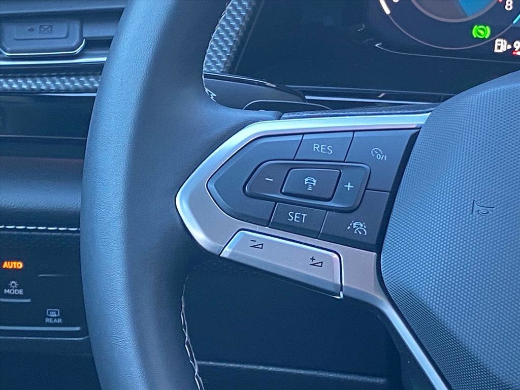 Certified 2025 Volkswagen Atlas Cross Sport SEL image 6