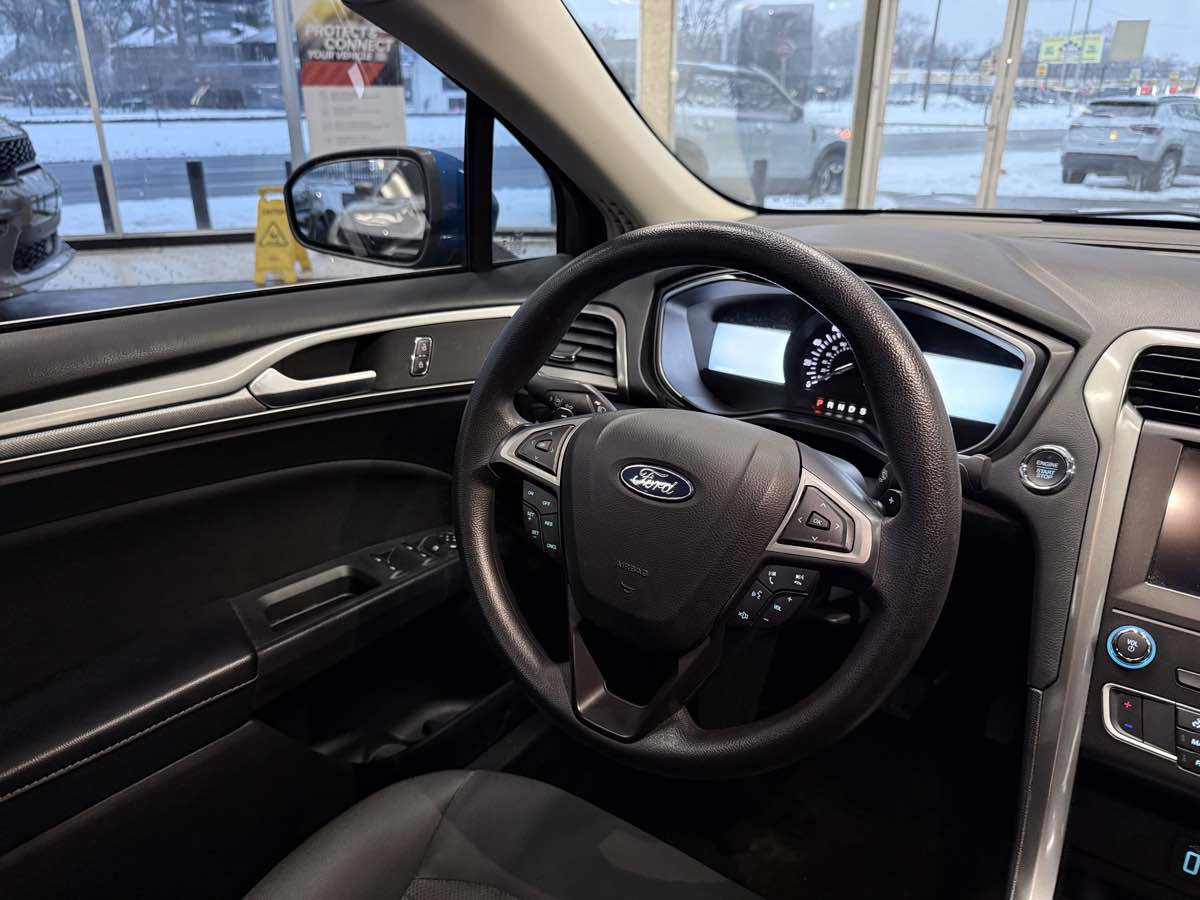 Used 2019 Ford Fusion SE image 45