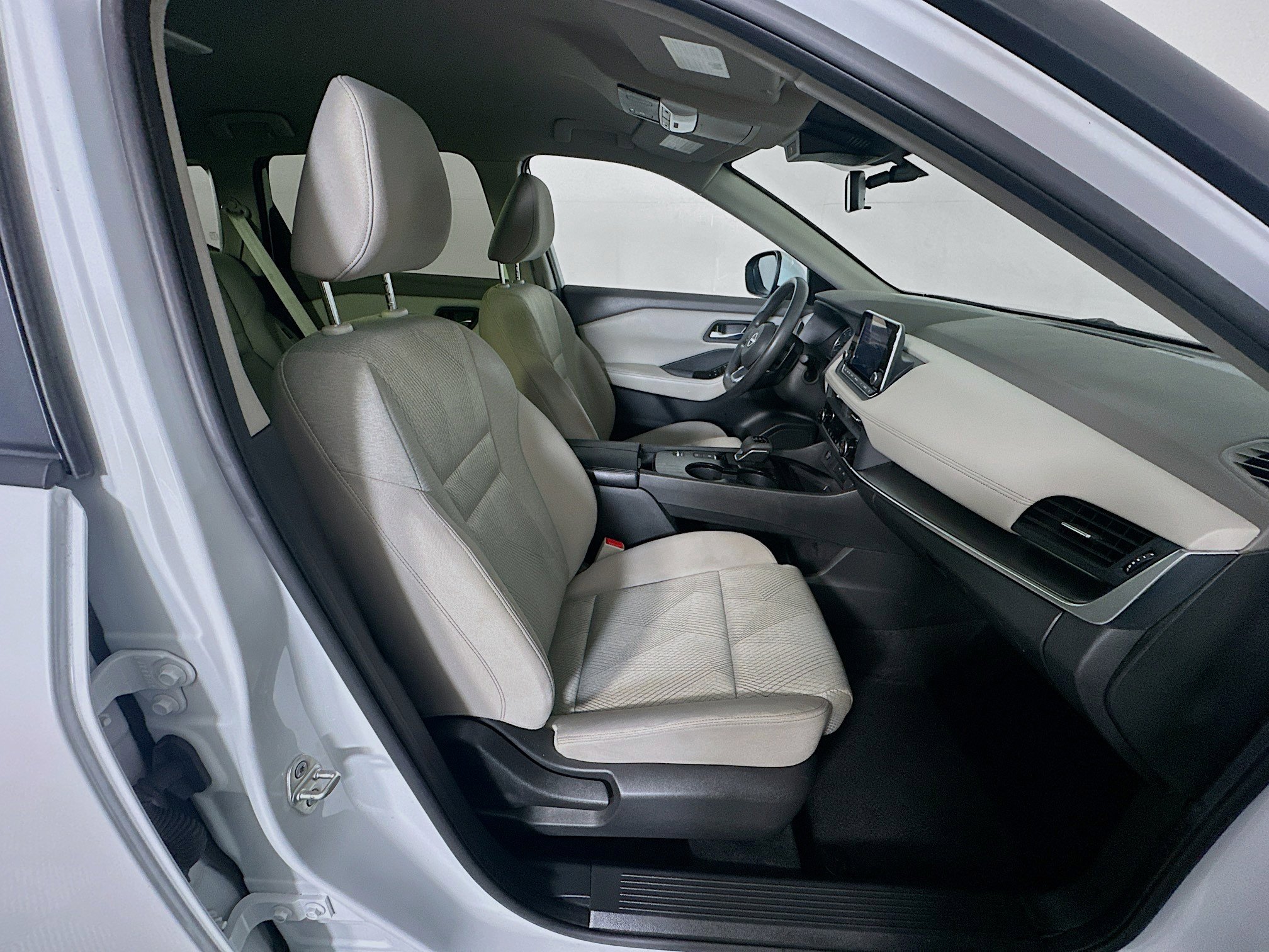 Used 2024 Nissan Rogue SV image 33