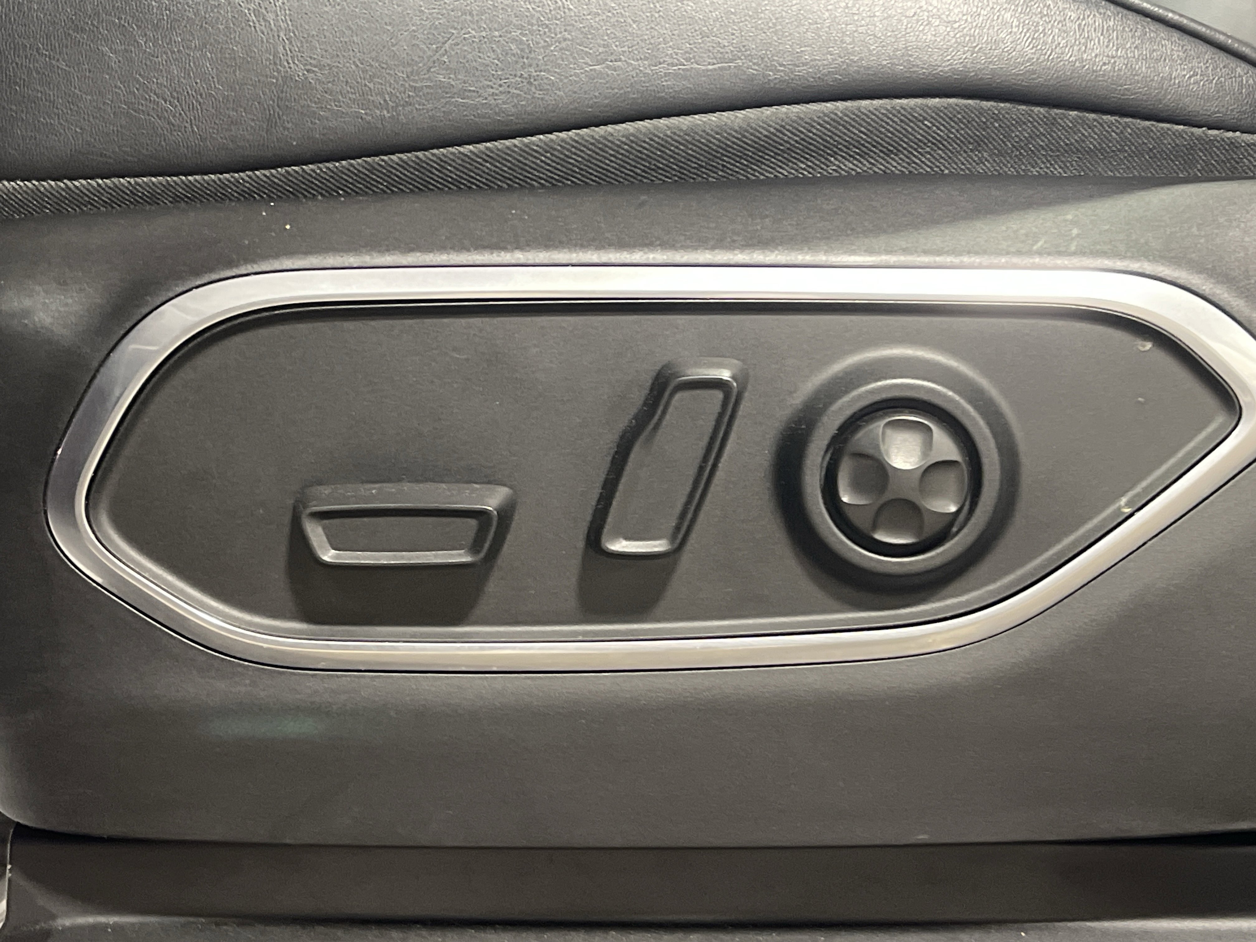 Used 2024 Jeep Wagoneer Series III w/ Premium Group I image 11