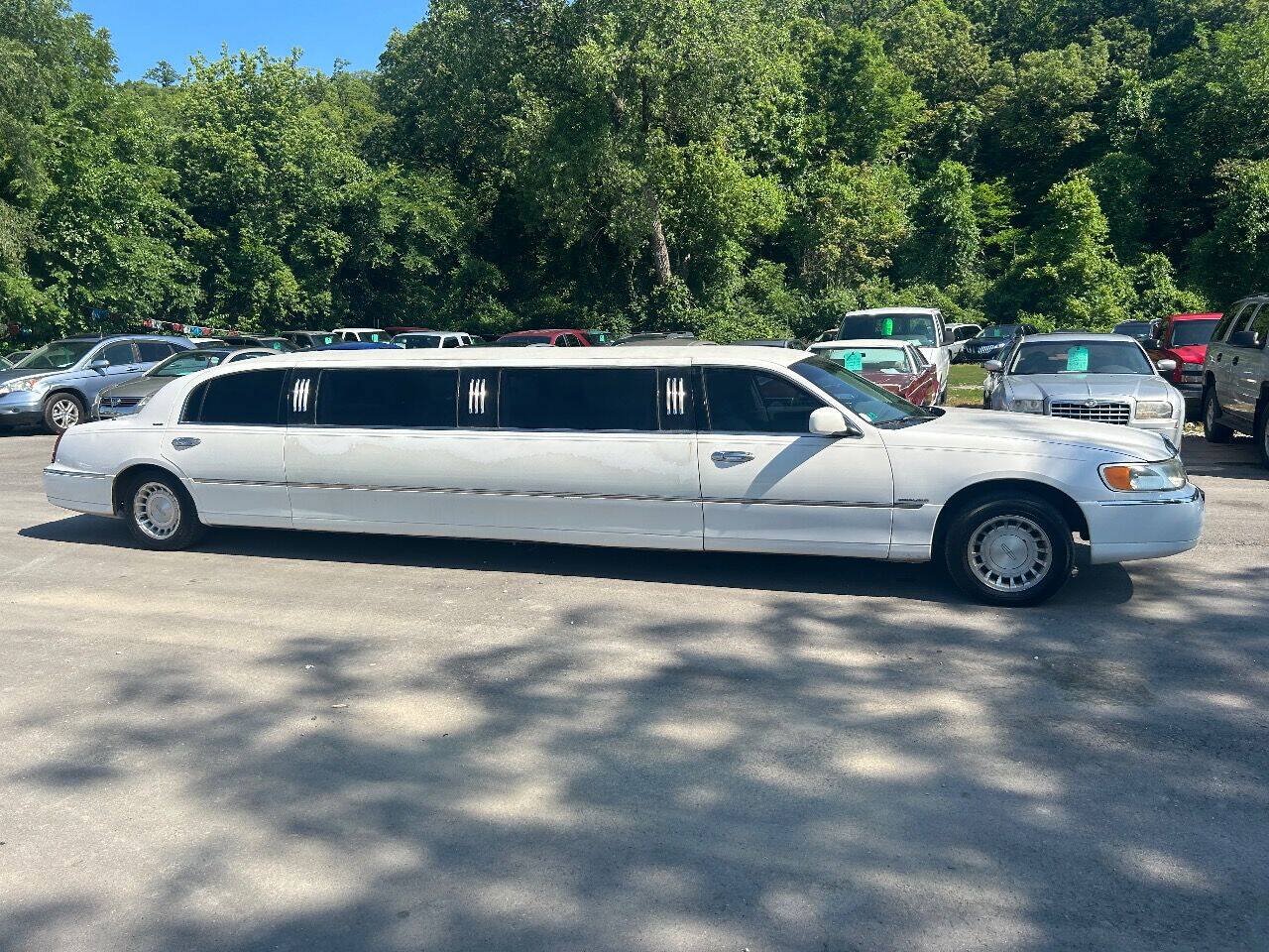 Used 1999 Lincoln Town Car Executive RWD image 3
