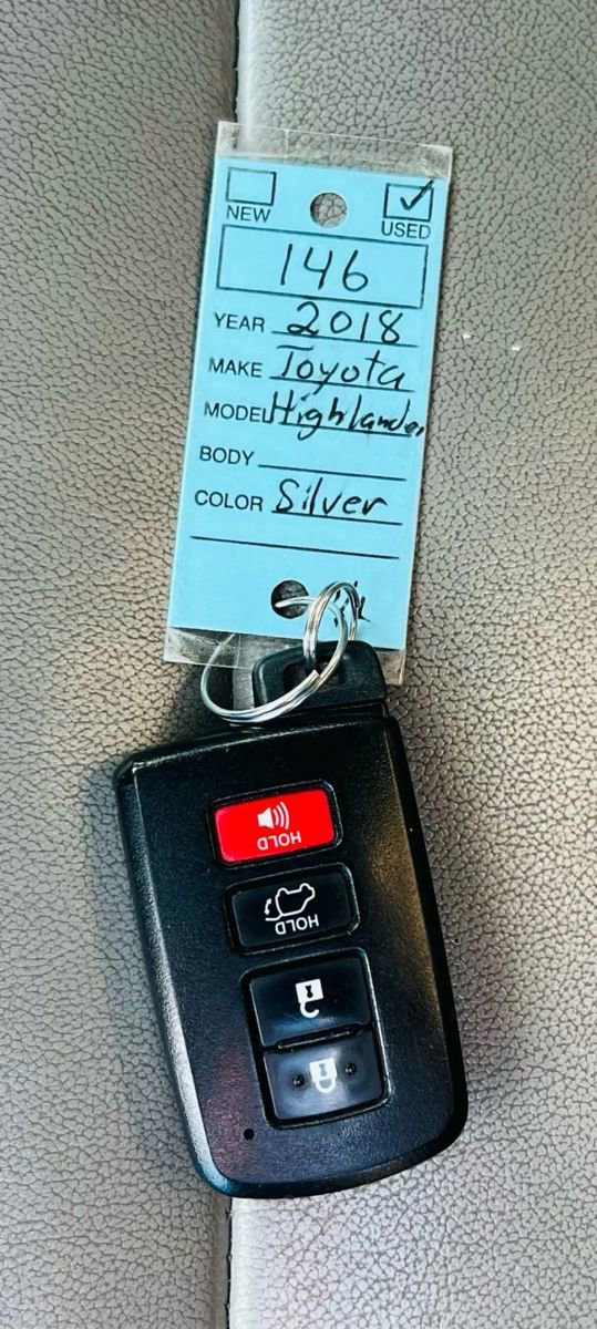 Used 2018 Toyota Highlander XLE image 29