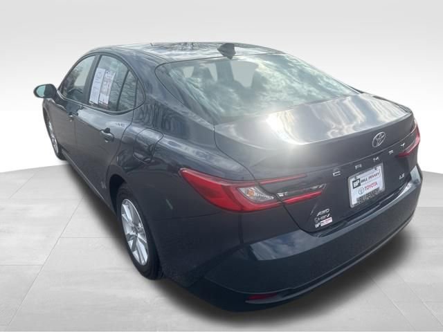 Used 2025 Toyota Camry LE image 3