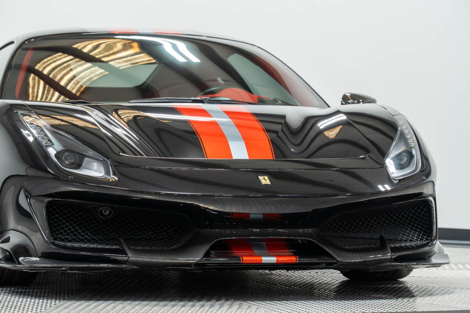 Used 2019 Ferrari 488 Pista Coupe RWD image 3