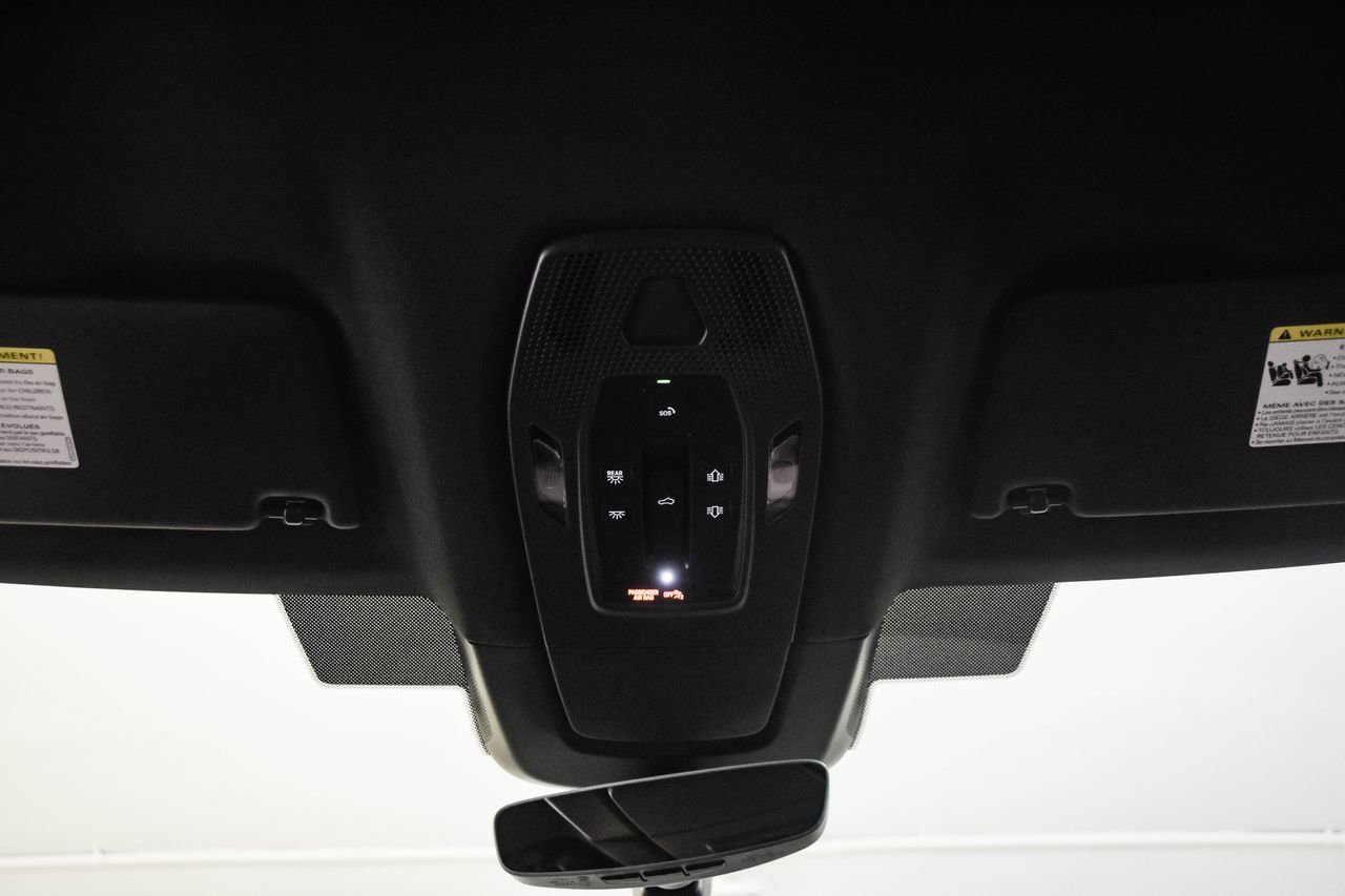 Certified 2025 Porsche Macan Electric image 20