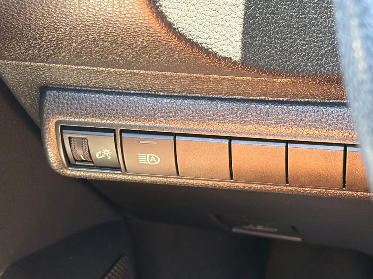 Used 2020 Toyota Corolla LE FWD image 13