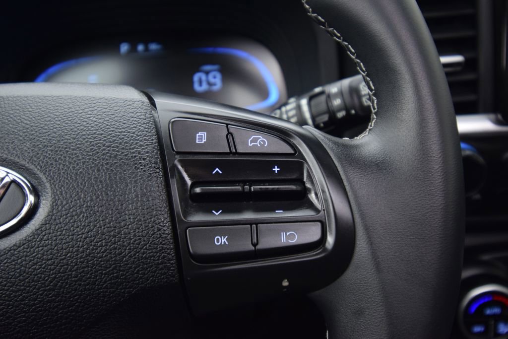 Used 2025 Hyundai Venue SEL image 35