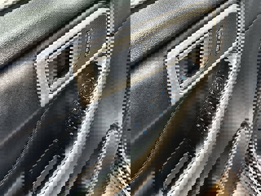 Used 2022 Ford Explorer XLT image 14