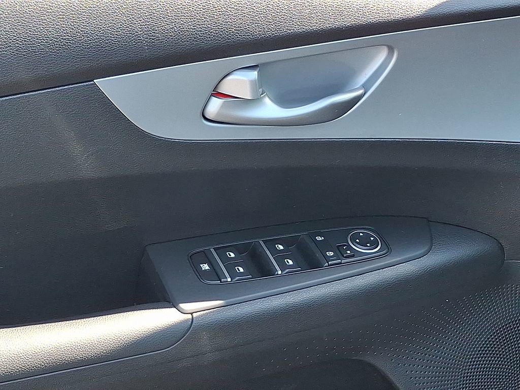Certified 2023 Kia Forte LXS w/ LXS Technology Package FWD image 15
