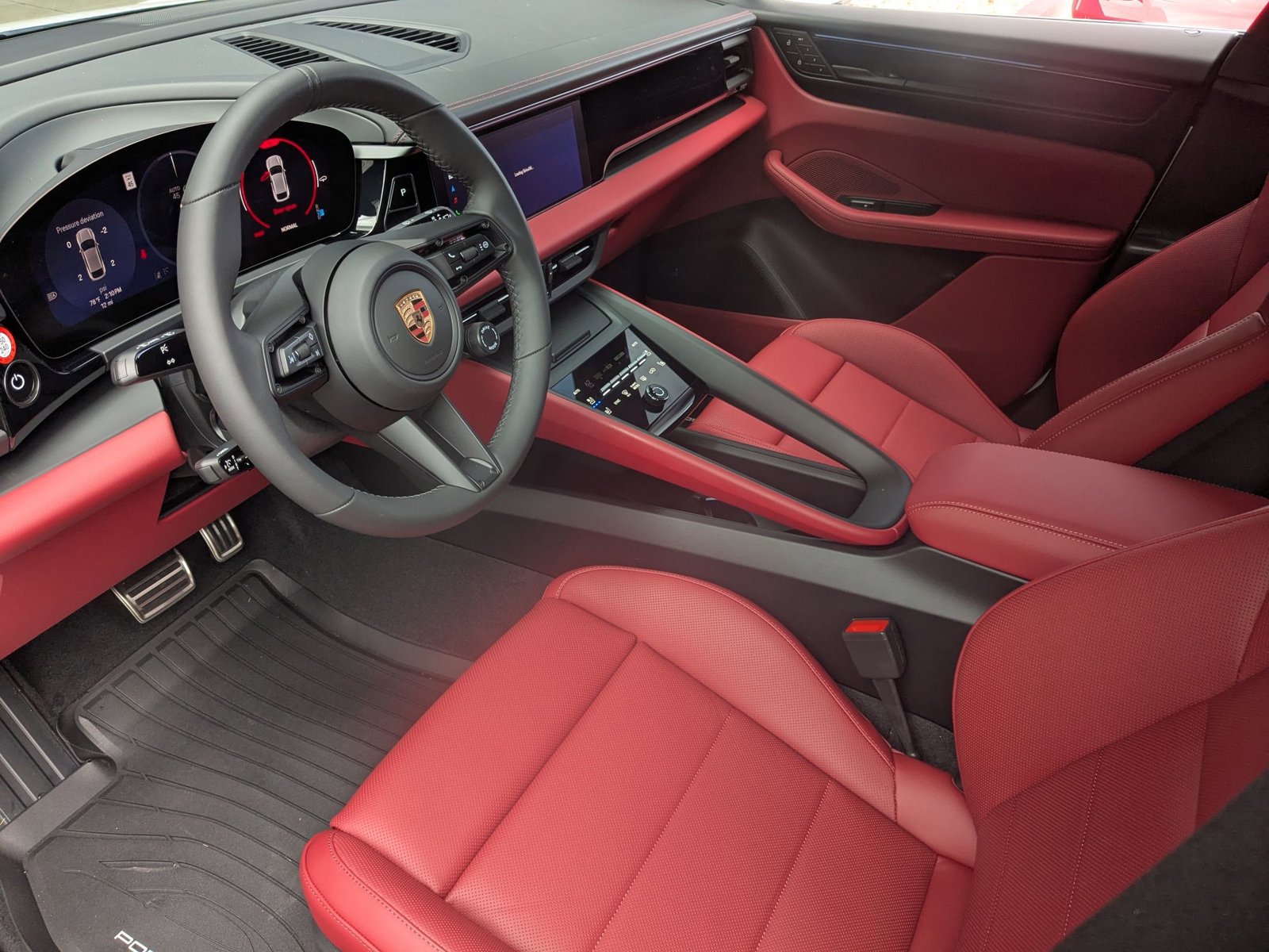 New 2025 Porsche Macan 4S Electric image 4