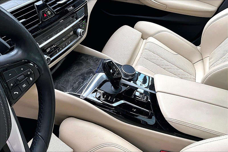 Used 2023 BMW 530i image 12