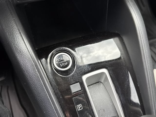 Used 2022 Nissan Versa SV w/ Trunk Package FWD image 32