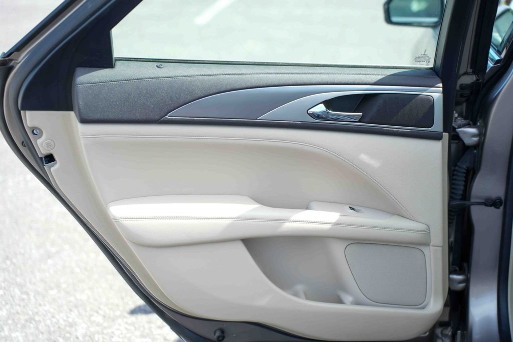 Used 2020 Lincoln MKZ FWD image 17