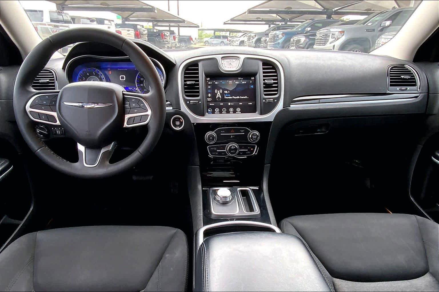 Used 2023 Chrysler 300 Touring w/ Sport Appearance Package RWD image 14