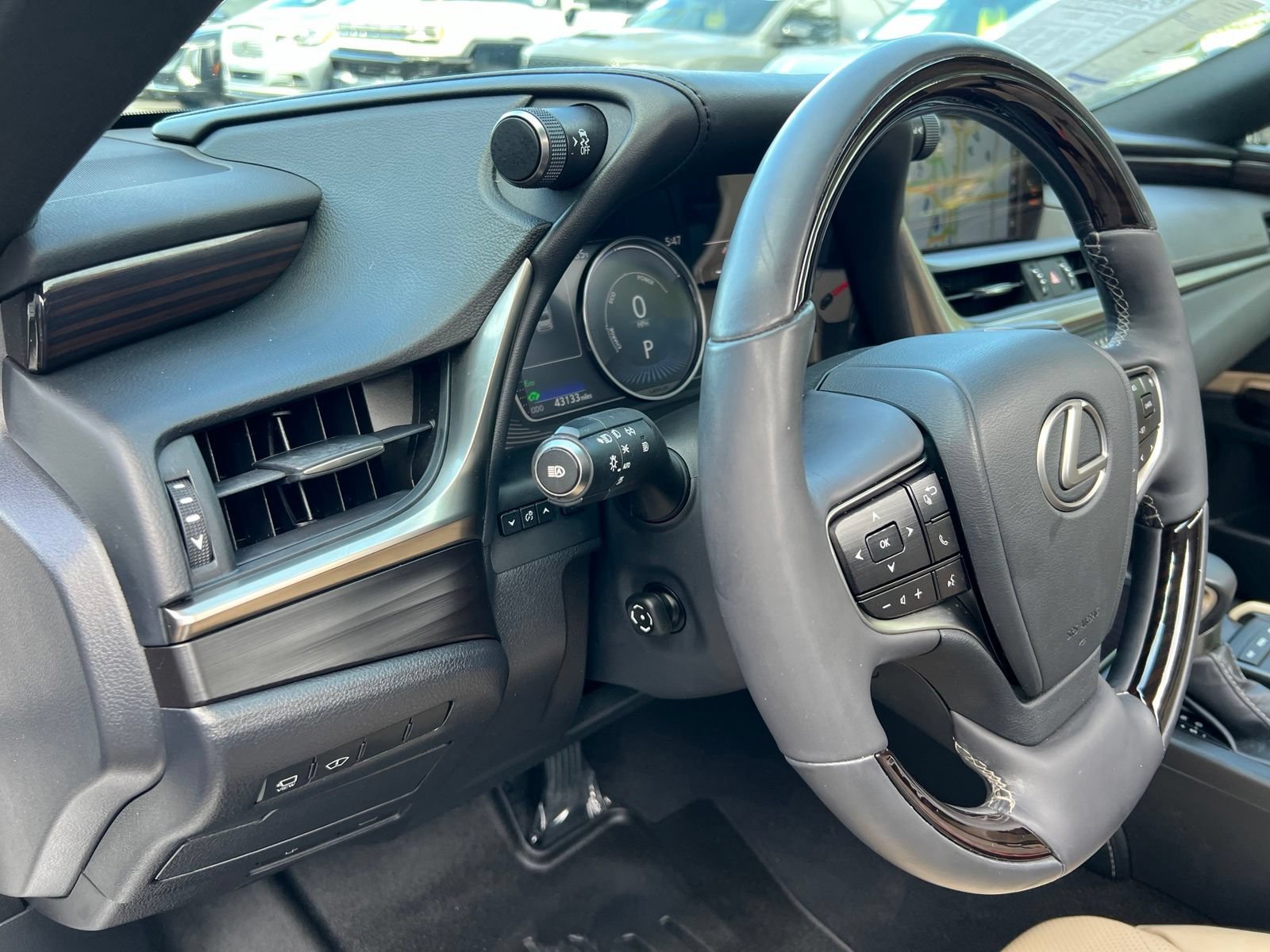 Used 2019 Lexus ES 300h Ultra Luxury w/ Accessory Package 2 FWD image 37