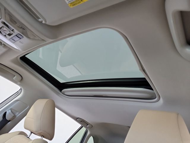 Used 2020 Toyota RAV4 XLE w/ Convenience Package FWD image 21