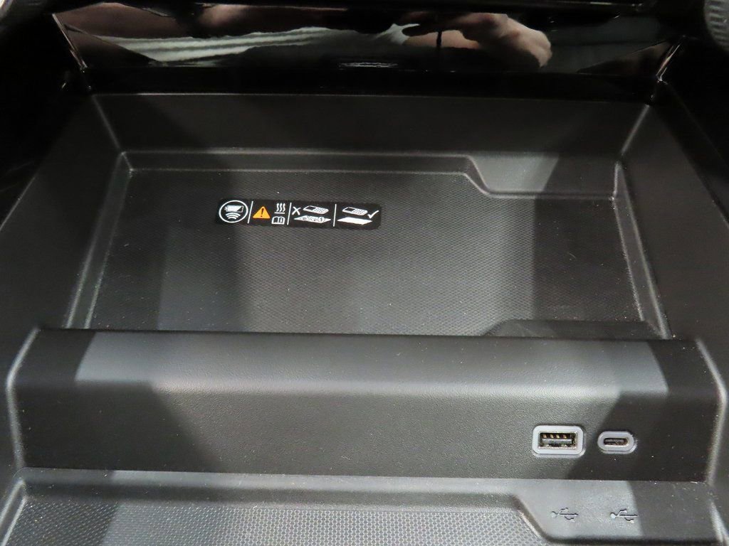 Used 2025 Chevrolet Suburban High Country AWD/4WD image 65