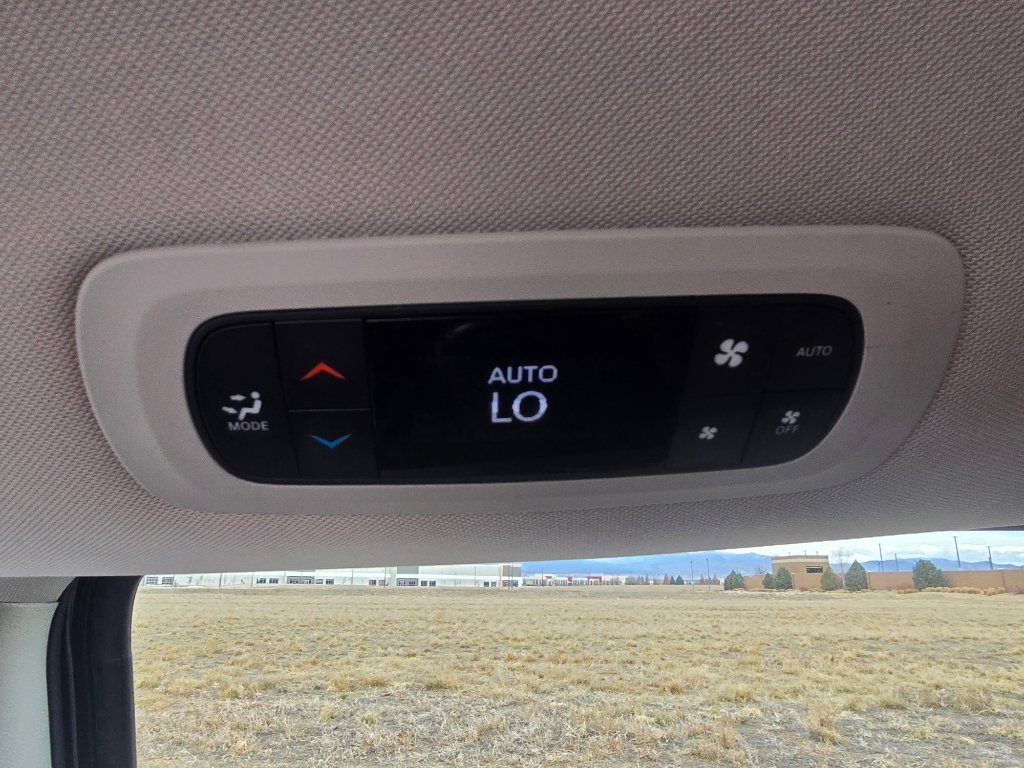 Used 2023 Chrysler Pacifica Touring-L image 29