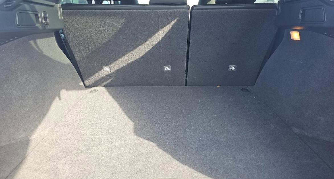 Used 2023 Nissan Pathfinder SL w/ Black Appearance Package image 15