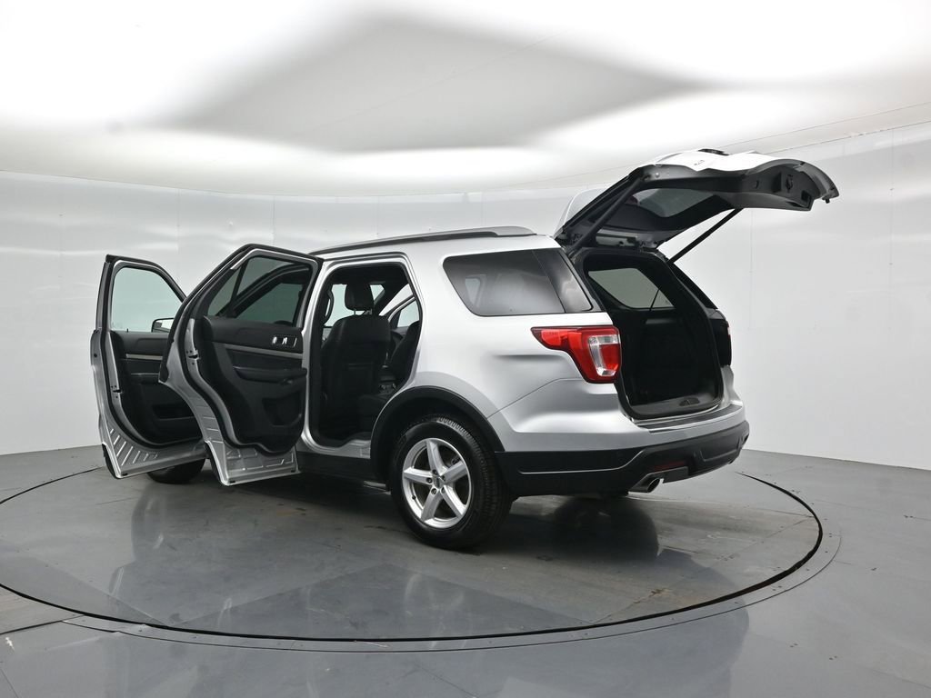 Certified 2018 Ford Explorer XLT w/ Equipment Group 202A image 35