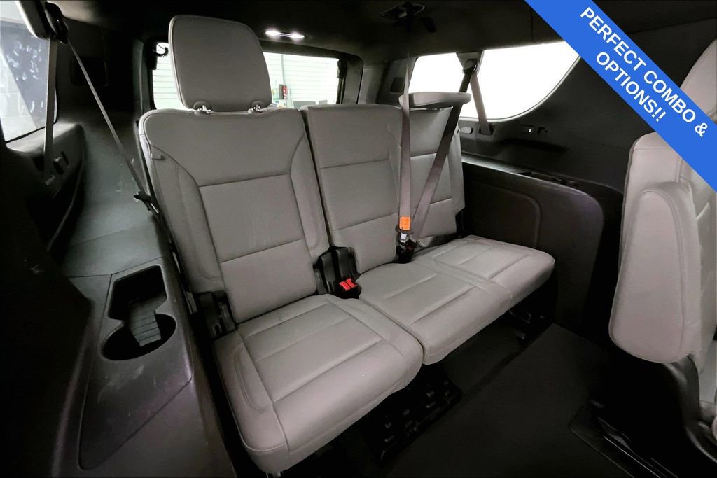 Used 2024 Chevrolet Suburban Z71 w/ Luxury Package image 38