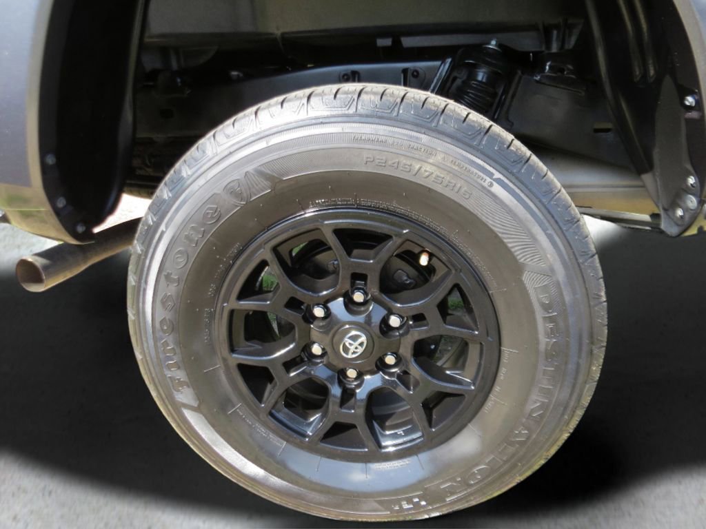 Used 2022 Toyota Tacoma SR5 w/ Technology Package image 33
