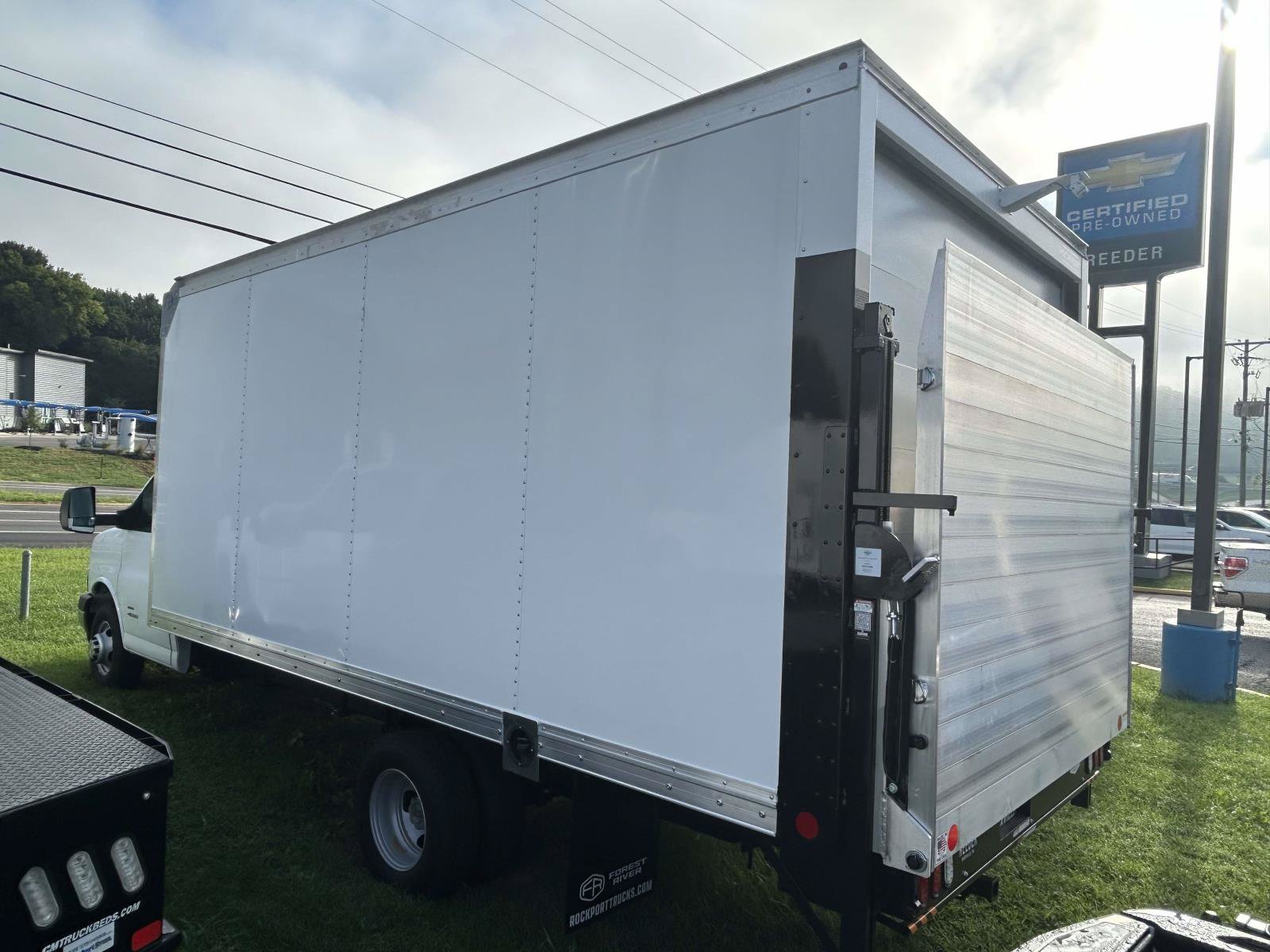 New 2026 Chevrolet Express 4500 w/ Power Convenience Package RWD image 4