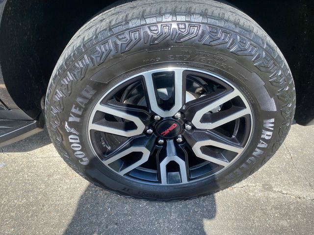 Used 2023 GMC Yukon AT4 AWD/4WD image 32