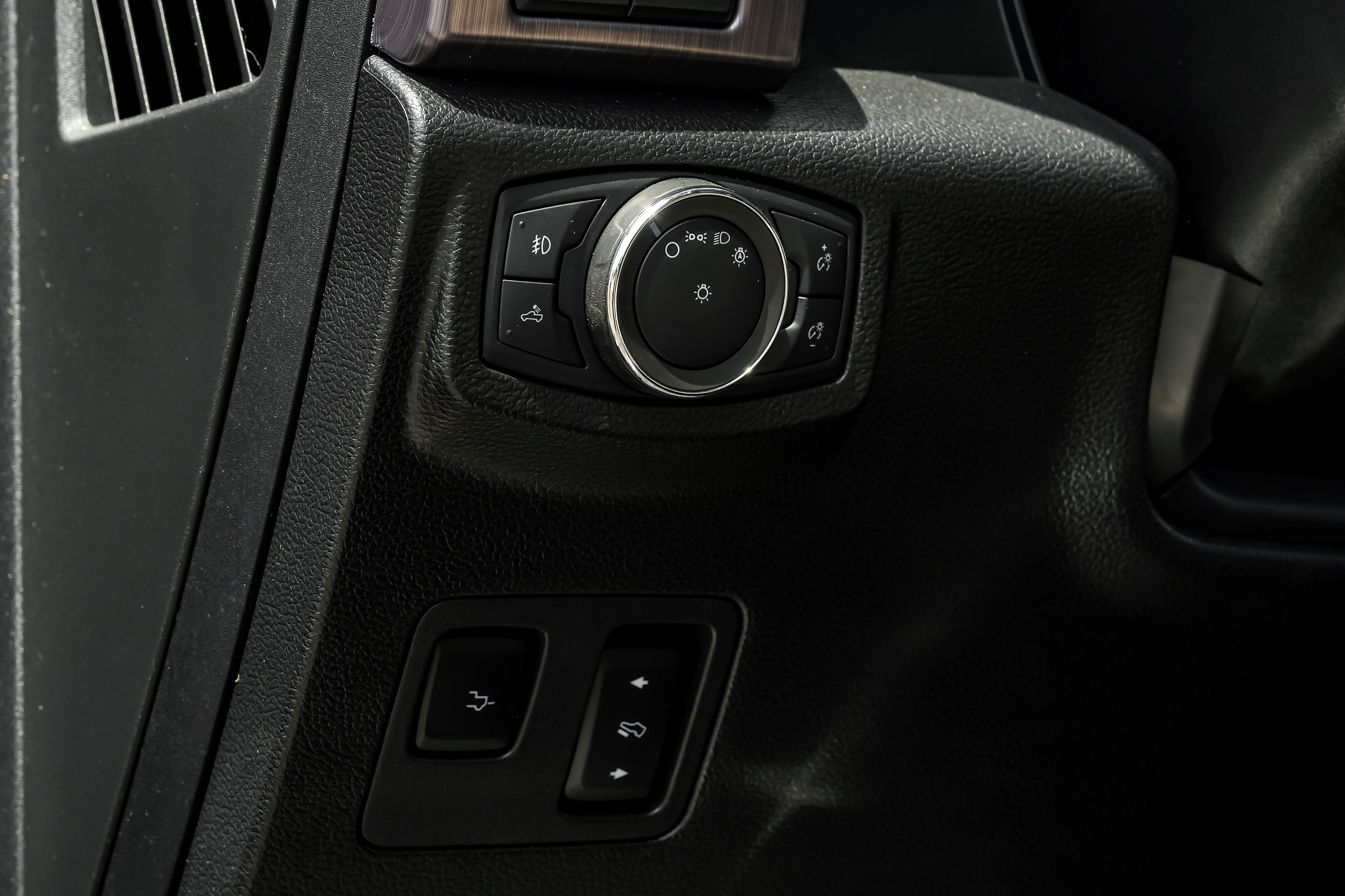 Used 2020 Ford F250 Limited w/ FX4 Off-Road Package AWD/4WD image 29