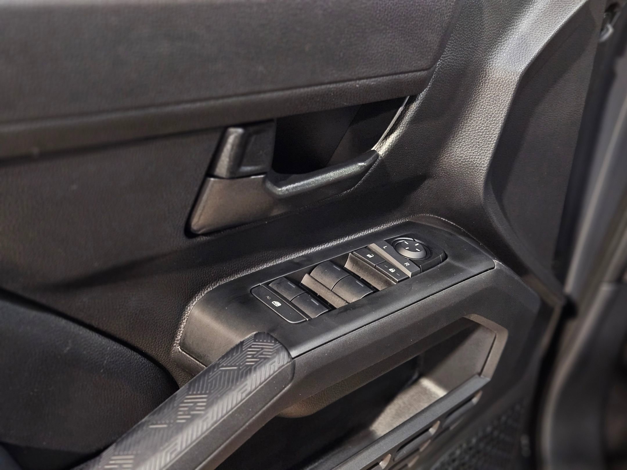 Used 2025 Toyota Tacoma SR5 image 21