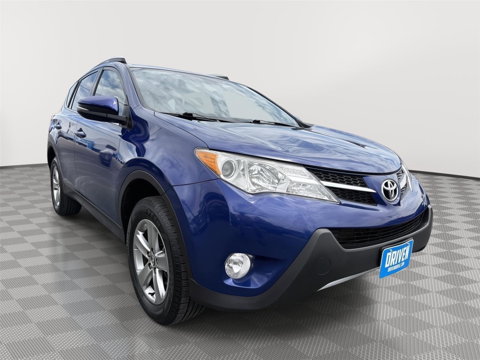 Used 2015 Toyota RAV4 XLE AWD/4WD image 3