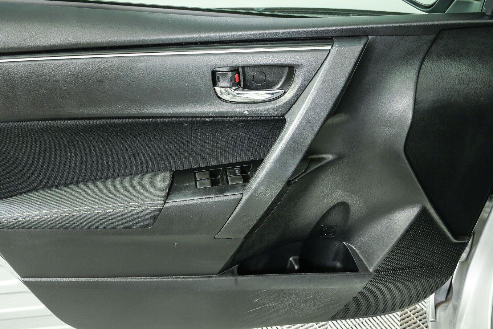 Used 2017 Toyota Corolla LE FWD image 6