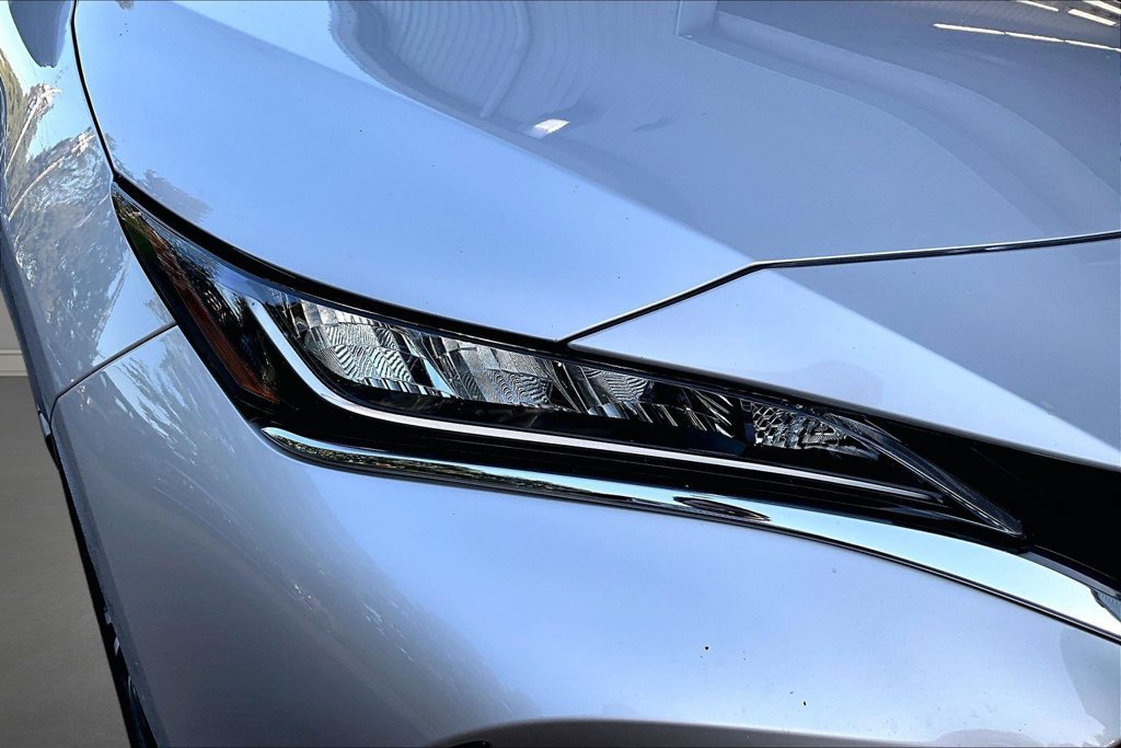 Used 2022 Toyota Venza LE AWD/4WD image 30