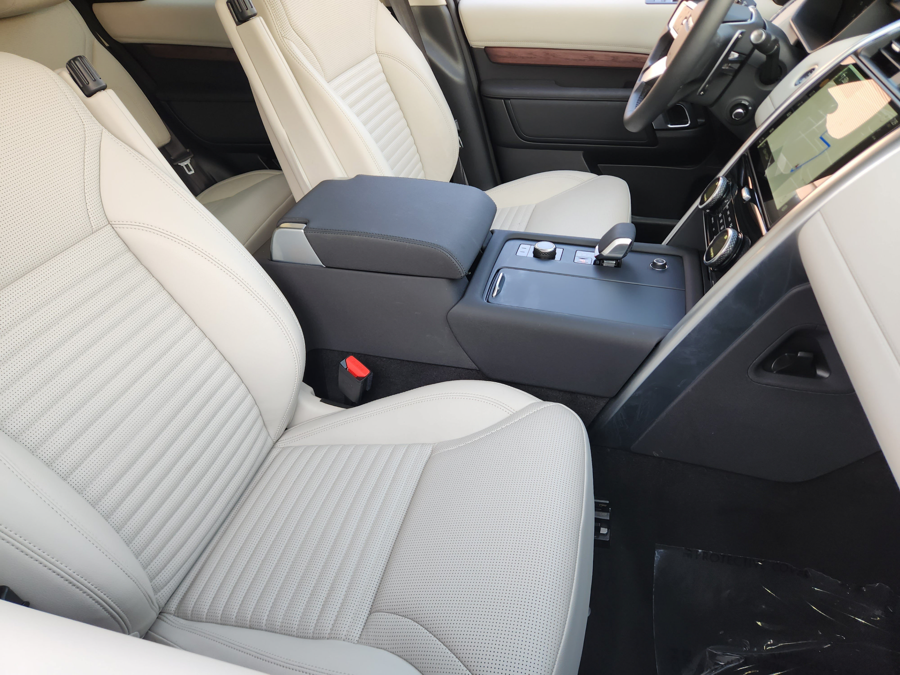 Certified 2025 Land Rover Discovery S AWD/4WD image 9