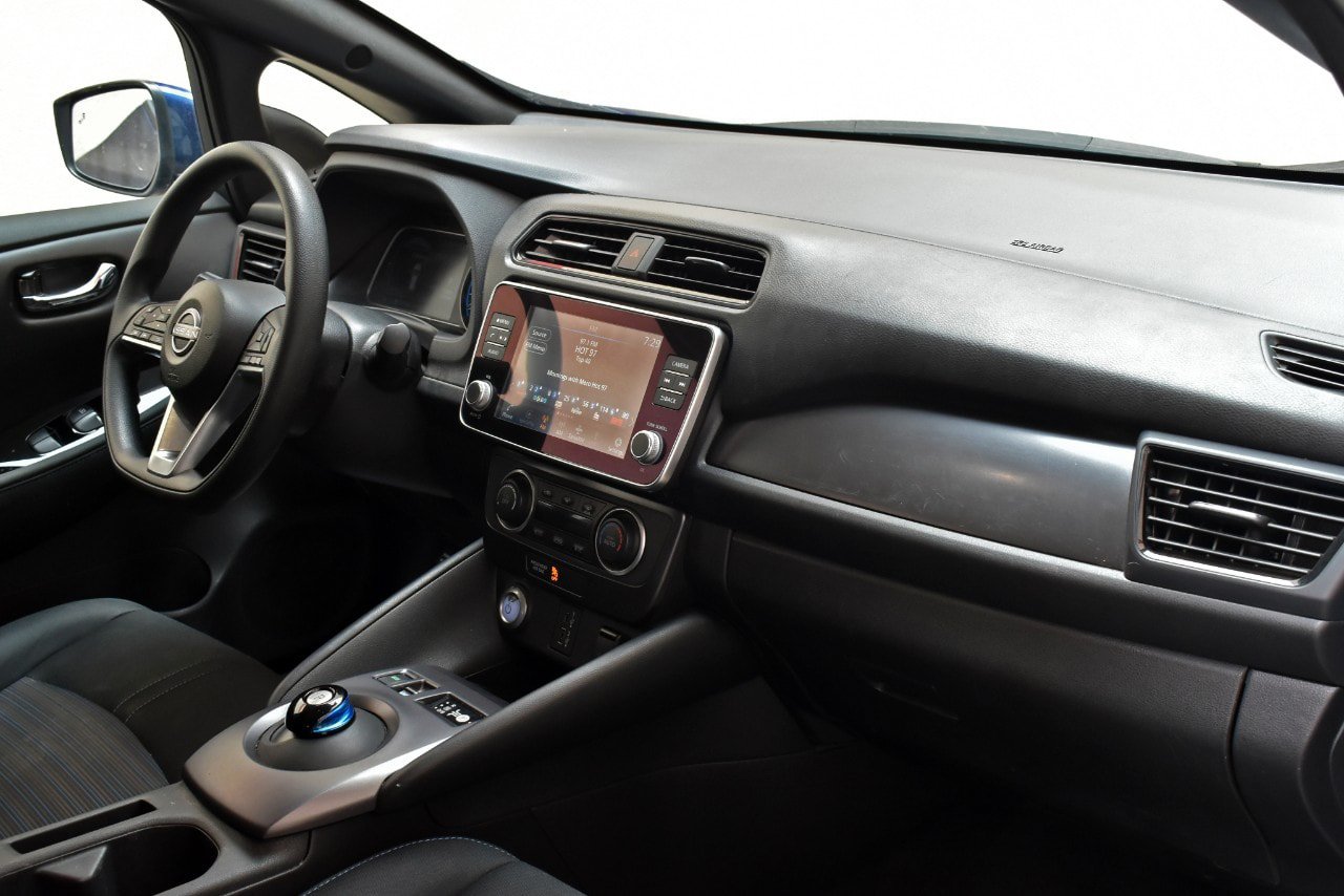 Used 2025 Nissan Leaf S FWD image 19