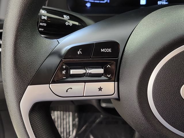 Used 2025 Hyundai Elantra SE FWD image 24