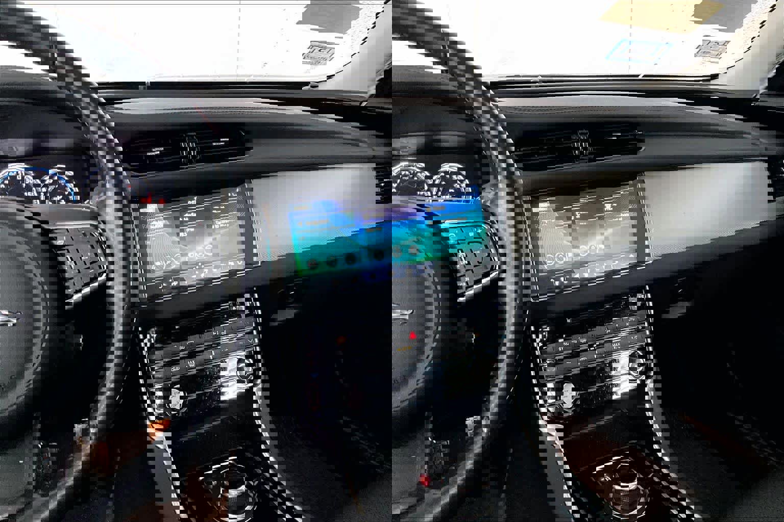 Used 2017 Jaguar XF Prestige image 6